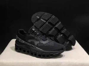 Qc High Quality on Running Sneakers