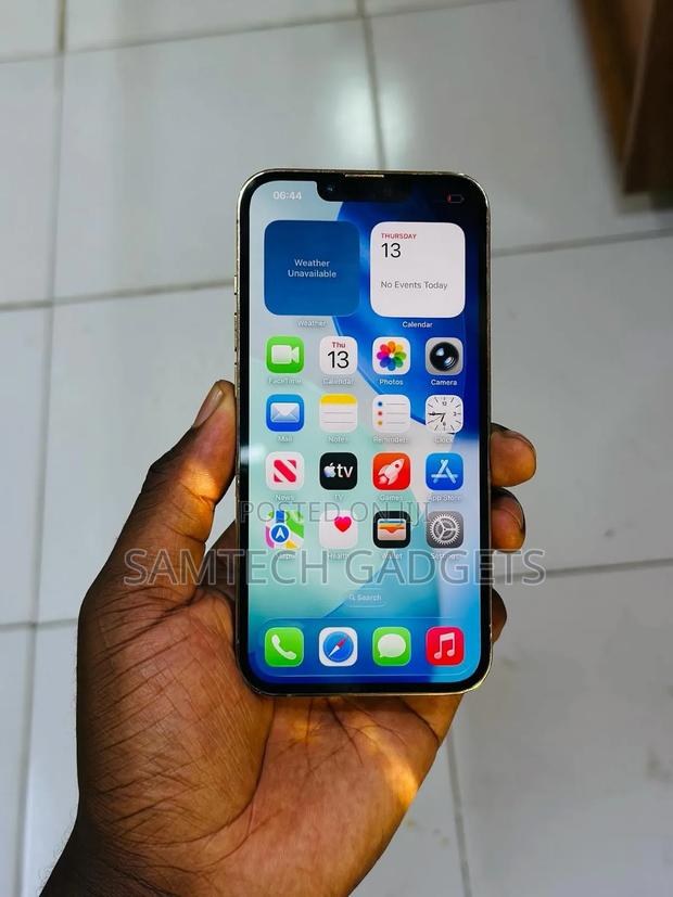 Apple iPhone 13 Pro 128 GB Gold - main view