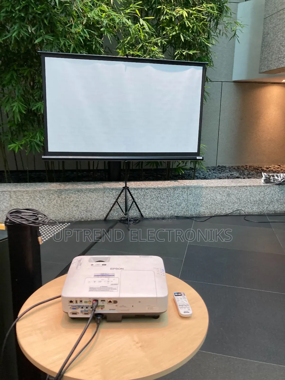 Projector and Projector Screen for Hire