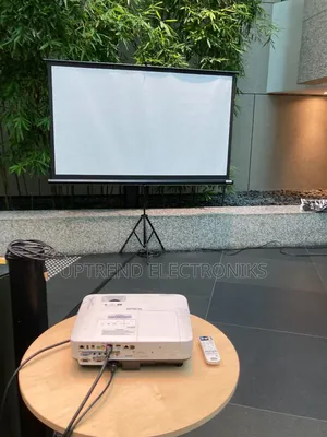 Projector and Projector Screen for Hire