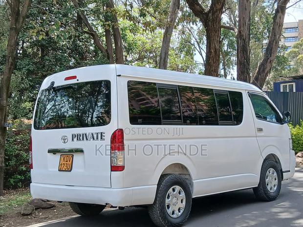 Toyota HiAce 2009 White - thumbnail 4
