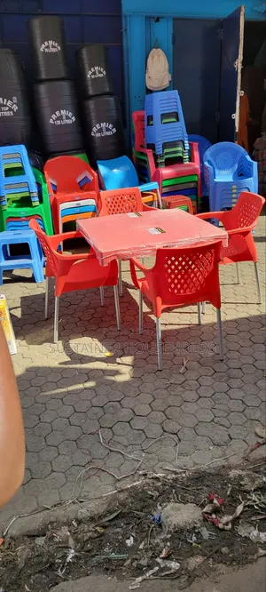 1 Plastic Table With 4 Plastic Table With Chrome Legs