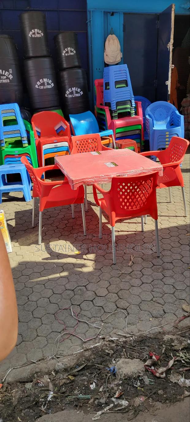 1 Plastic Table With 4 Plastic Table With Chrome Legs