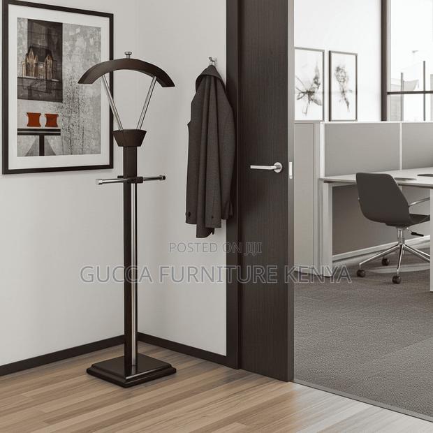 Executive Mahogany Presidential Coat Hanger - thumbnail 3
