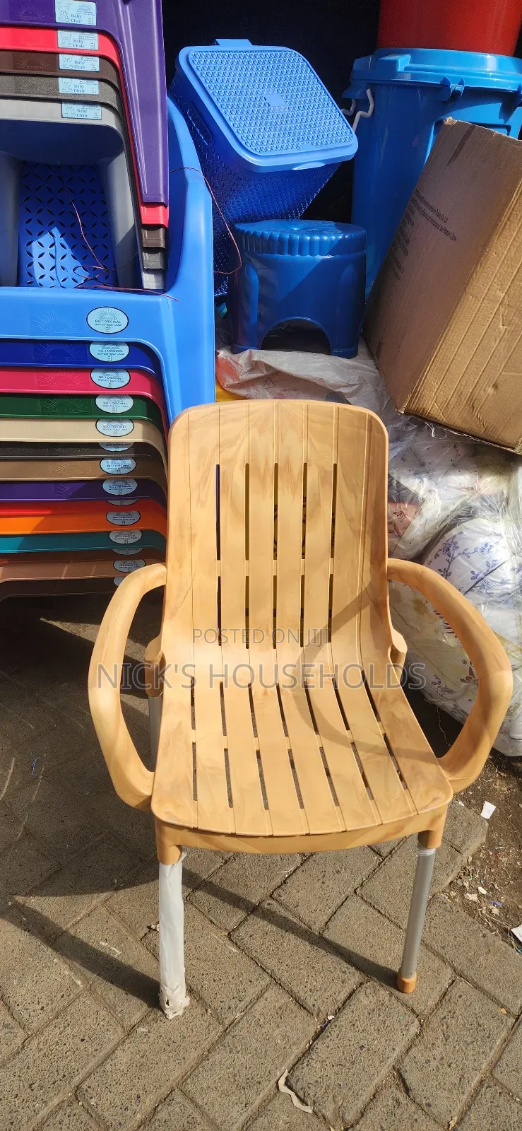 Cream Plastic Chair With Arms and Metal Legs
