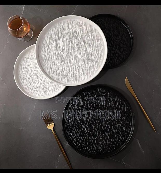 6 PCS 10.5'inch Textured Ceramic Dinner Plates in White and Black - main view