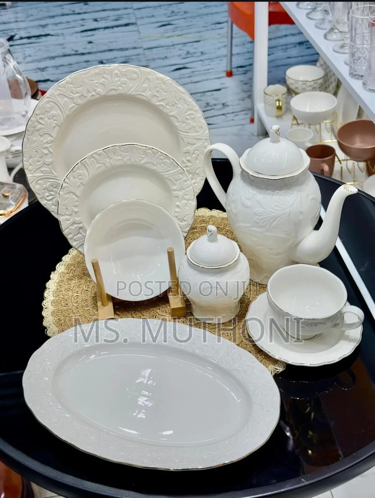 39 PCS Porcelain Dinnerware Set With a Baroque-Style Relief Pattern