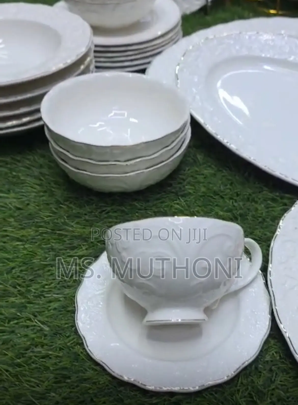 39 PCS Porcelain Dinnerware Set With a Baroque-Style Relief Pattern