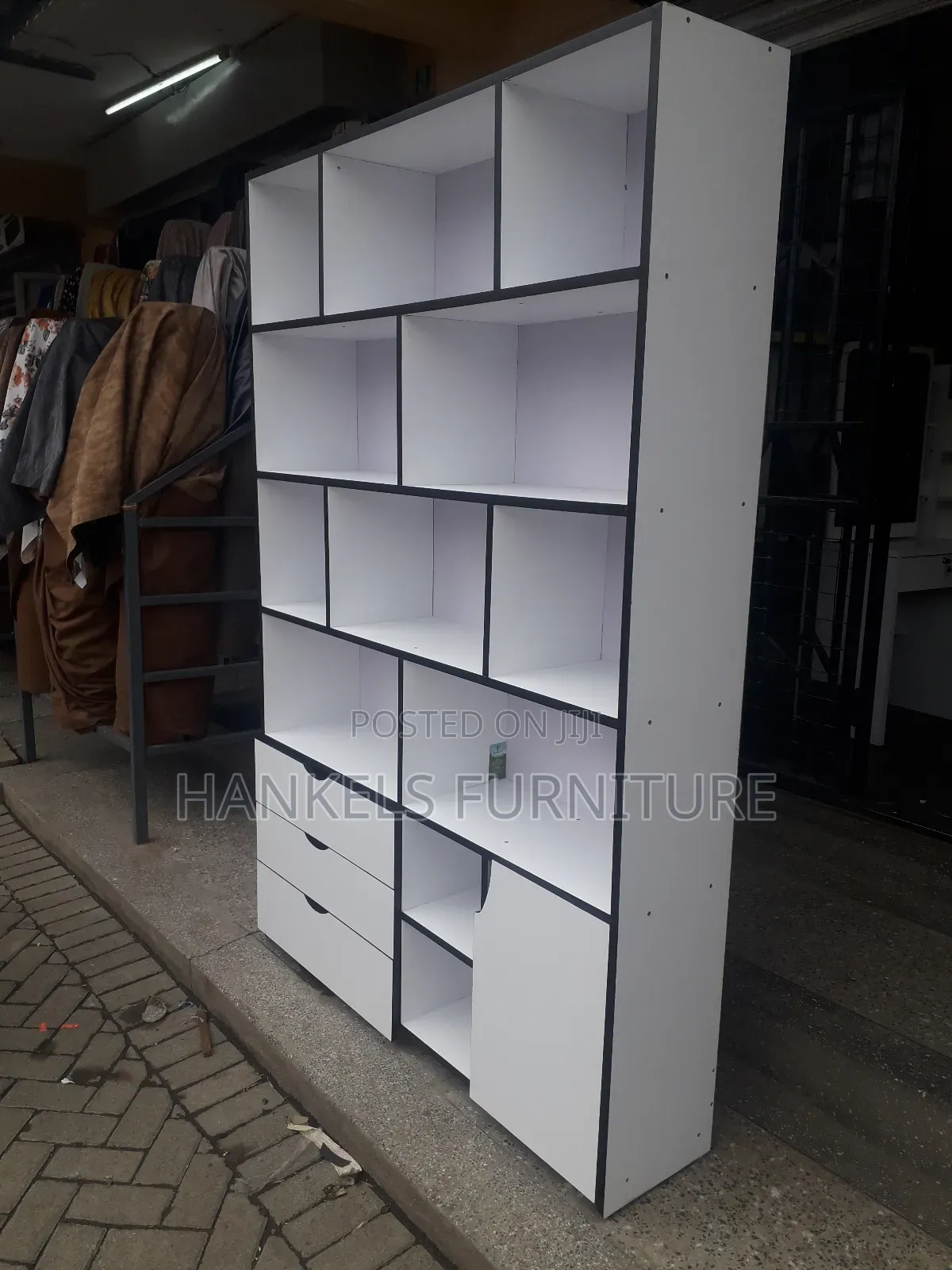 Sturdy Bookshelf With Multiple Compartments