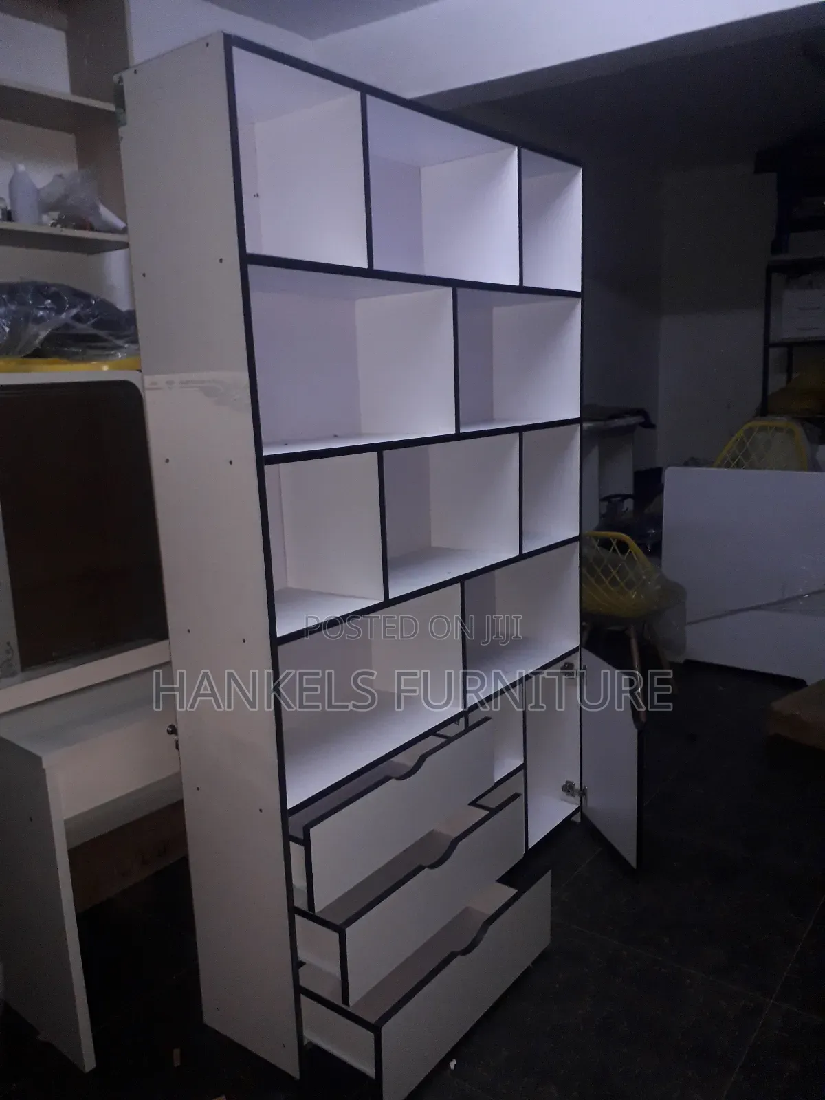 Sturdy Bookshelf With Multiple Compartments