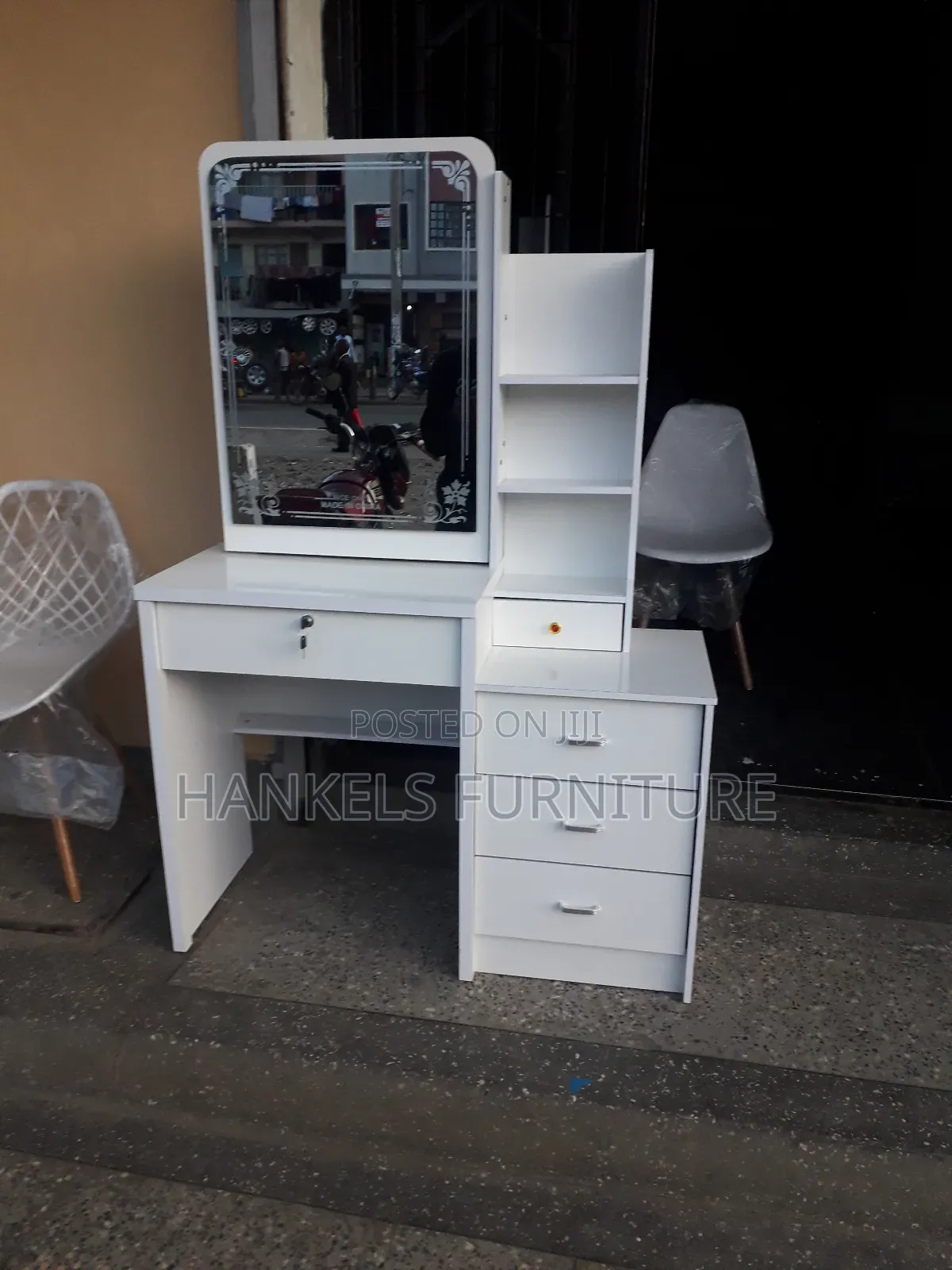 Minimalist Dressing Table – Perfect for Bedroom