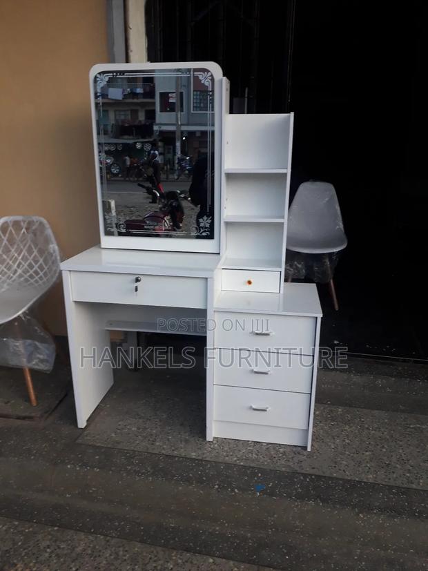 Minimalist Dressing Table – Perfect for Bedroom - thumbnail 2