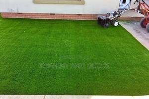 Artificial Green Grass Carpet for Showroom - main view