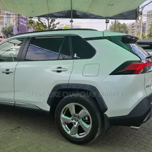 Toyota RAV4 2020 White