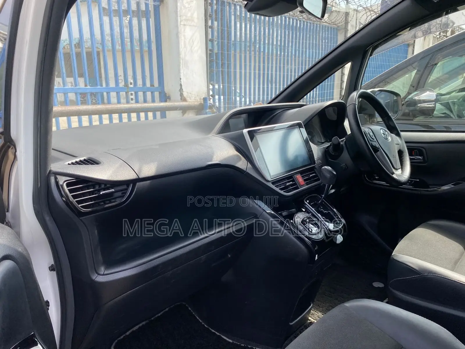 Toyota Noah 2018 White