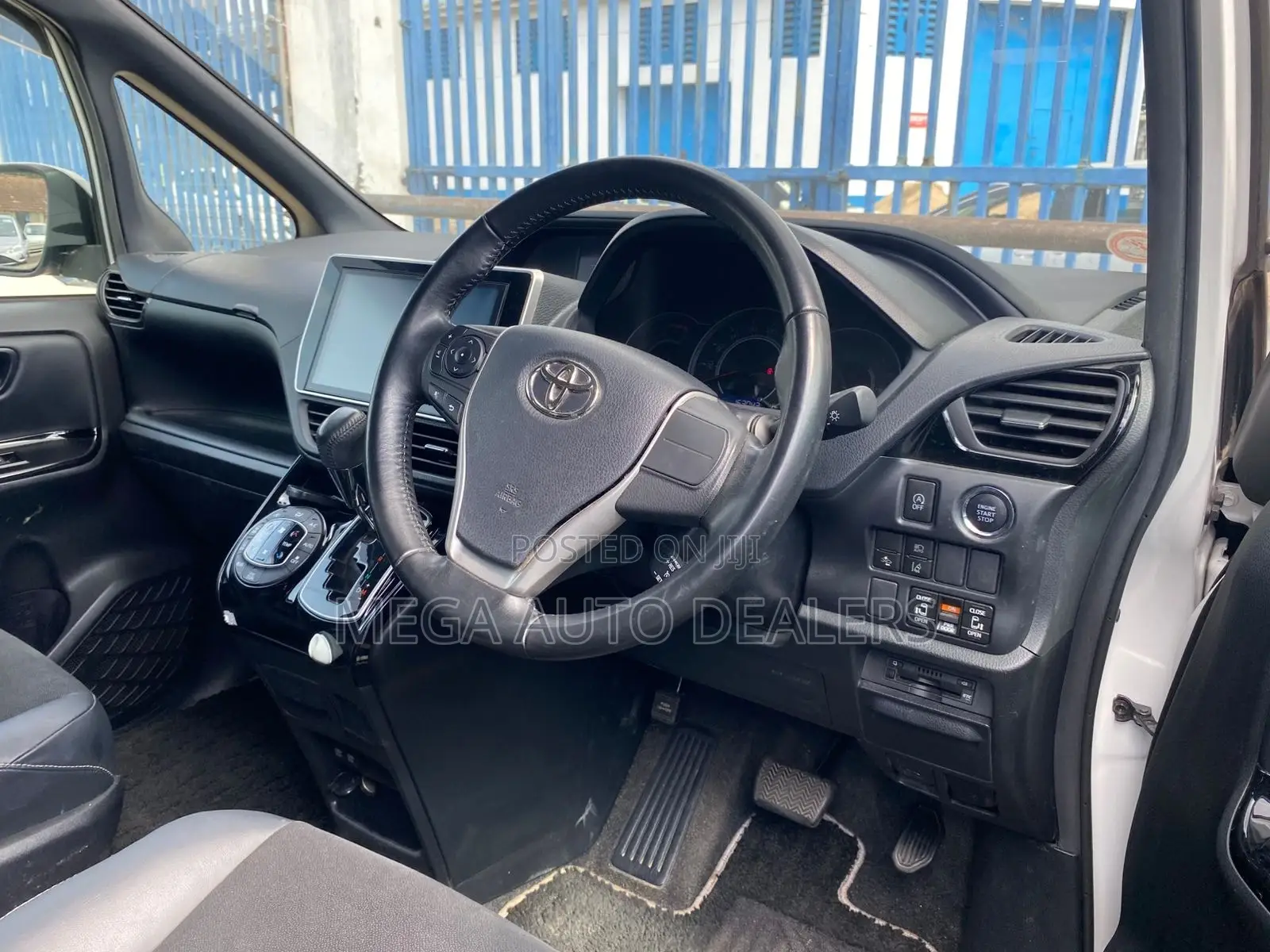 Toyota Noah 2018 White