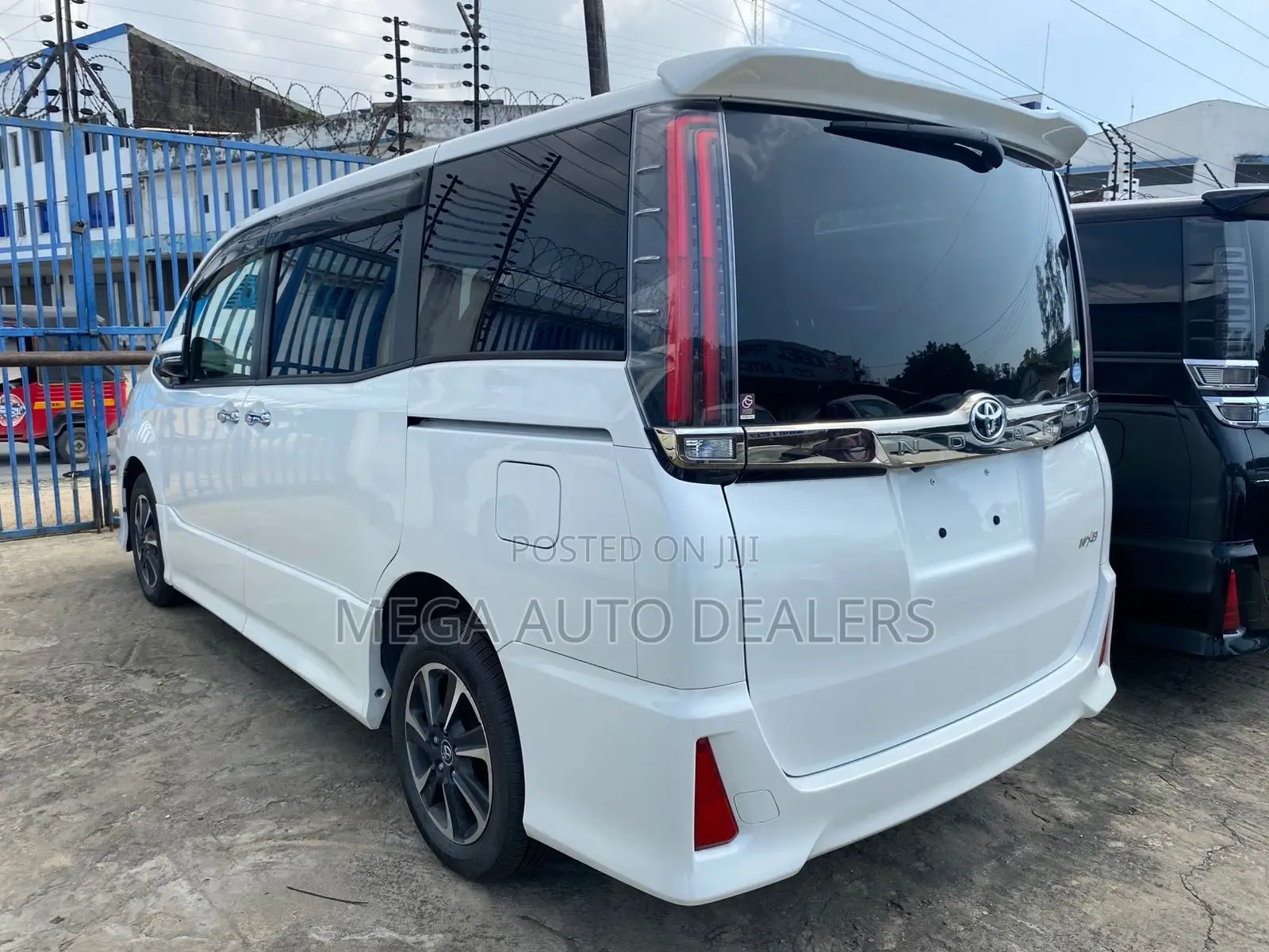 Toyota Noah 2018 White
