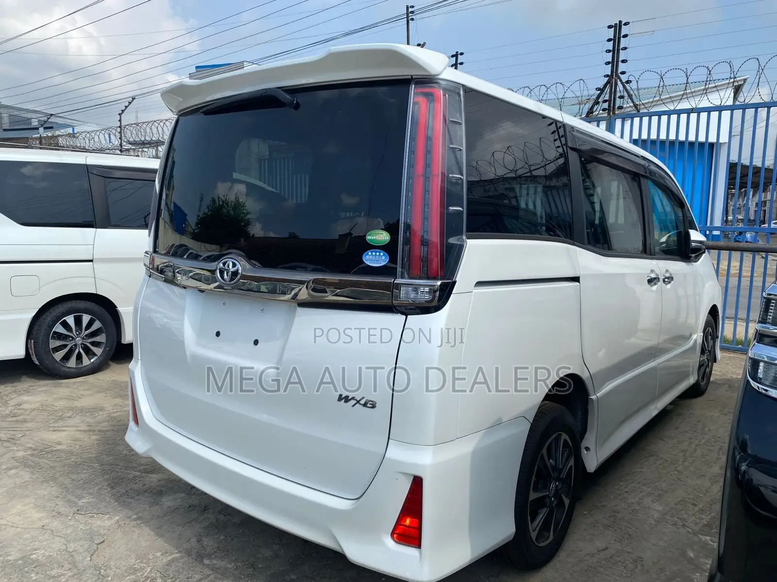 Toyota Noah 2018 White