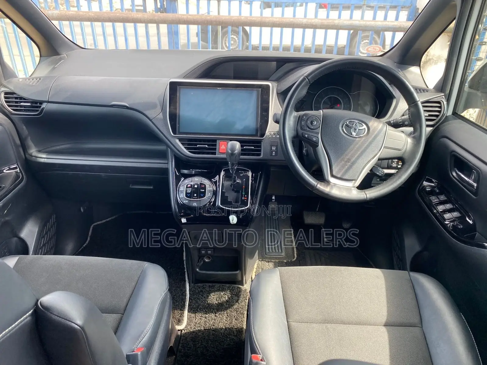 Toyota Noah 2018 White