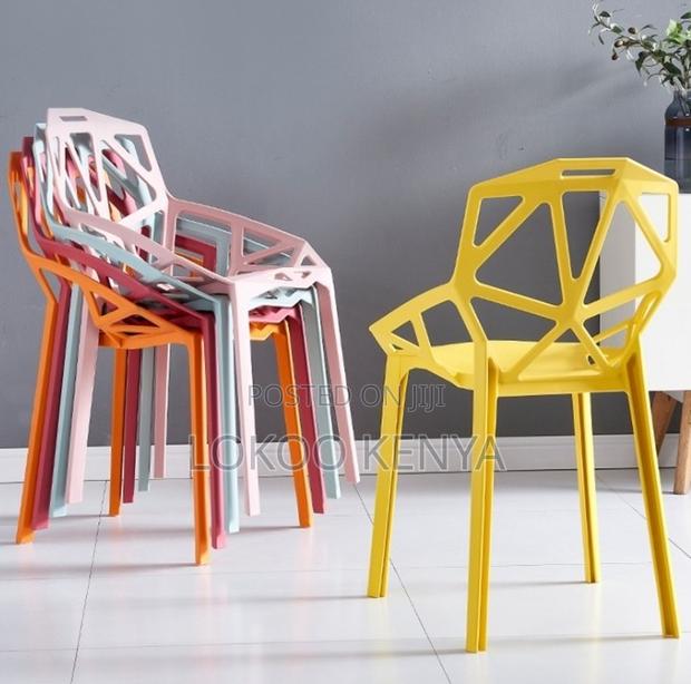 Garden Chair; Heavy Duty Modern Plastic Colorful Armless Garden Chair