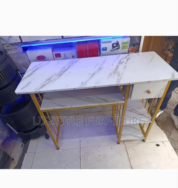 Classy Nail Table - main view