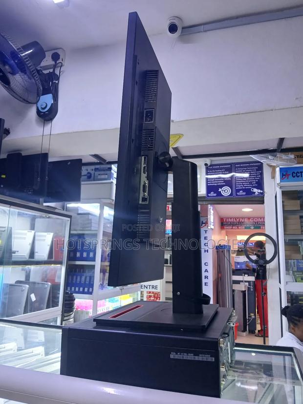 Lenovo ThinkCentre M720 SFF 8GB Intel Core I5 SSD 256GB - thumbnail 3