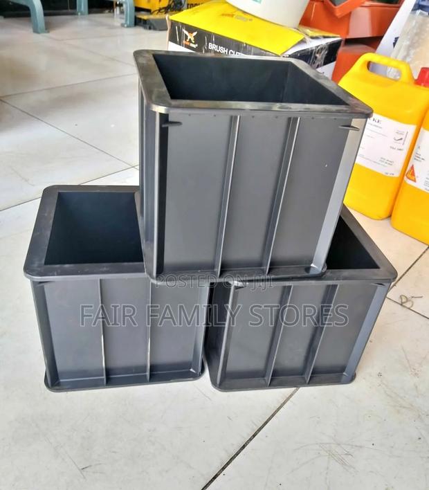 Concrete Plastic Cube Moulds - thumbnail 3