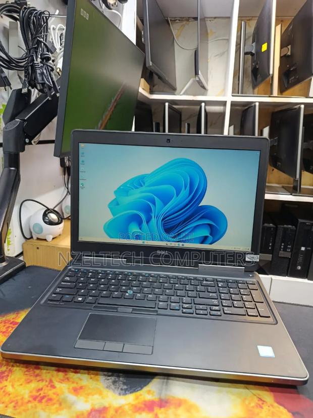Laptop Dell Precision 7520 16GB Intel Core I7 SSD 256GB - thumbnail 2