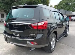 Isuzu MU-X 3.0 Ddi VGS 2015 Black