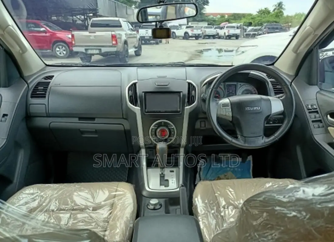 Isuzu MU-X 3.0 Ddi VGS 2015 Black