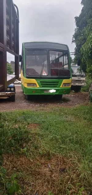 Isuzu FRR 2011 Yellow
