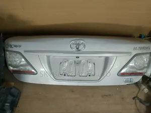Toyota Crown Boot
