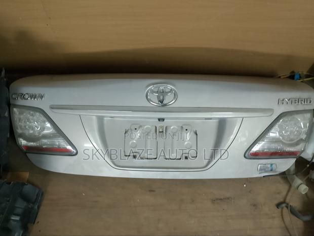 Toyota Crown Boot - main view