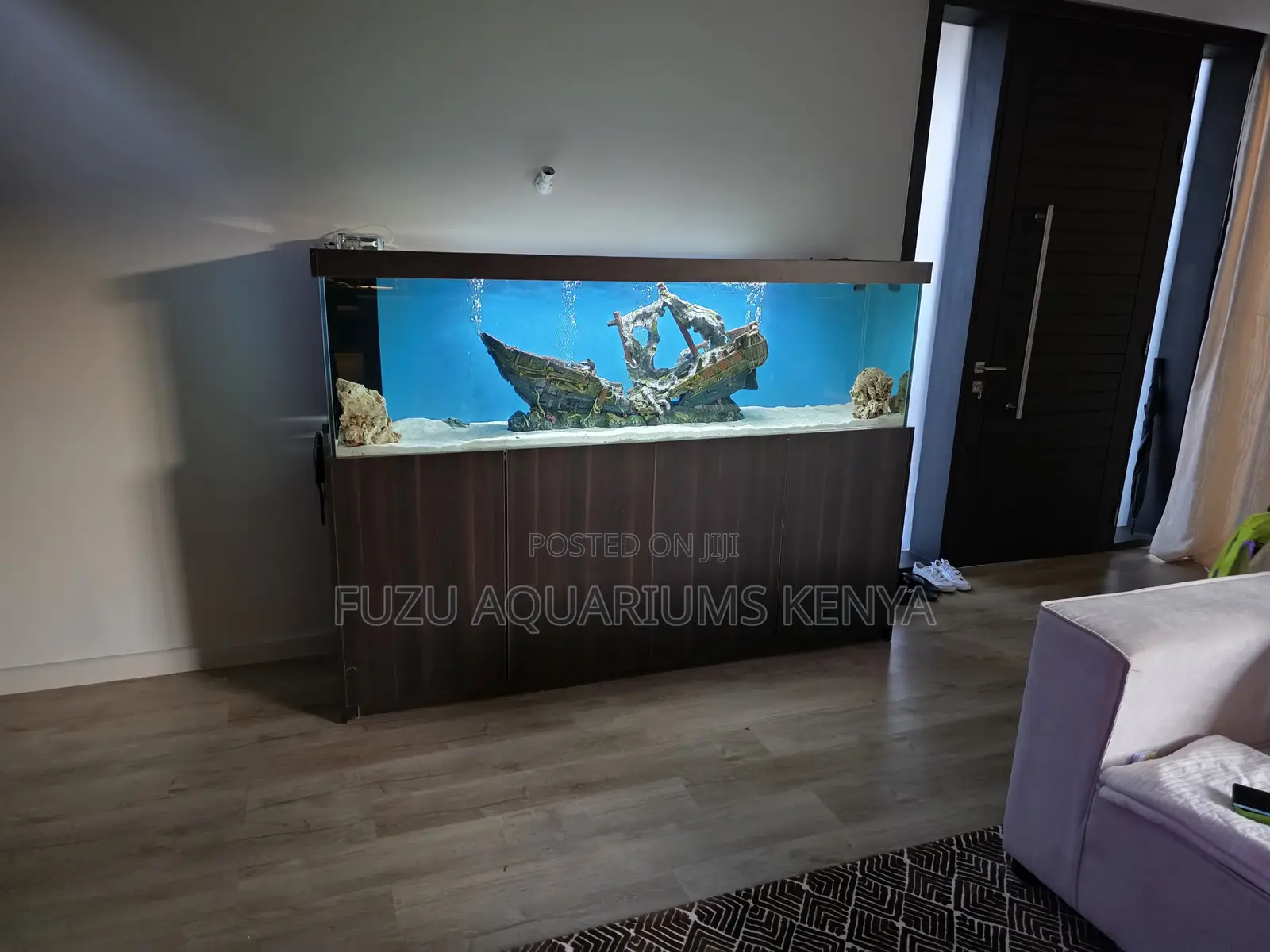 Aquarium + Cabinet: Where Style Meets Serenity