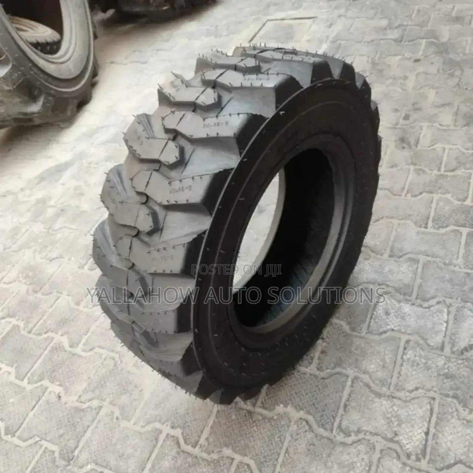 19.5l-24 Red Lion Tyres – Heavy Duty High Traction | Tyre Xperts