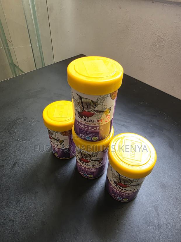 Tropical Fish Flakes – Color-Boosting Formula - main view