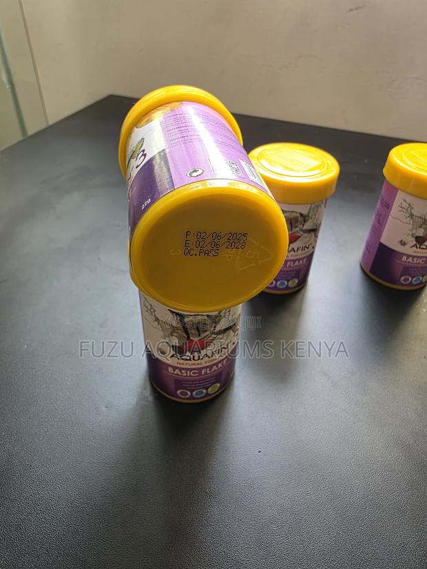 Color-Enhancing Fish Flakes – Shine Like Never Before - main view