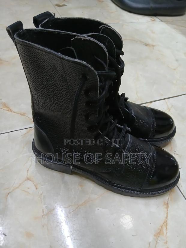 Male Security Boot at 2000 - main view