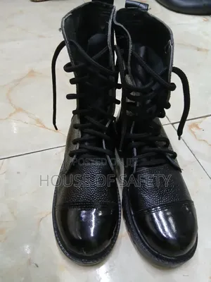 Male Security Boot at 2000