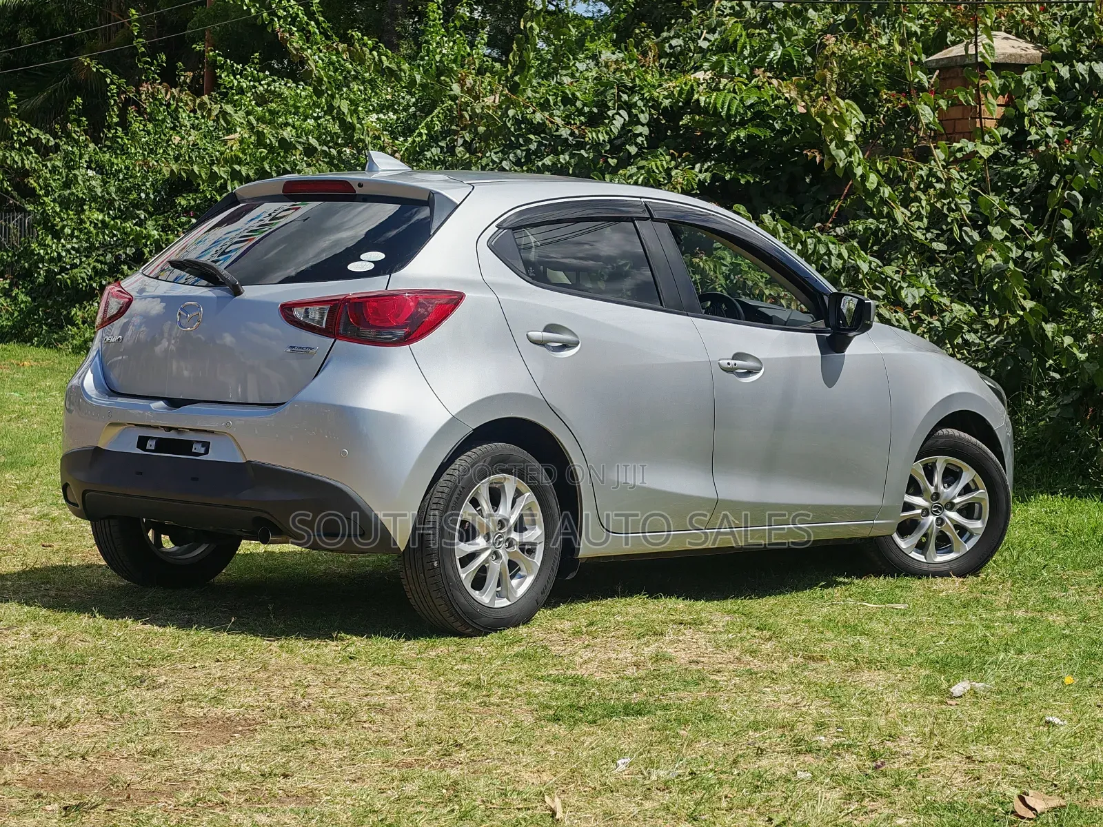 Mazda Demio 2018 Silver