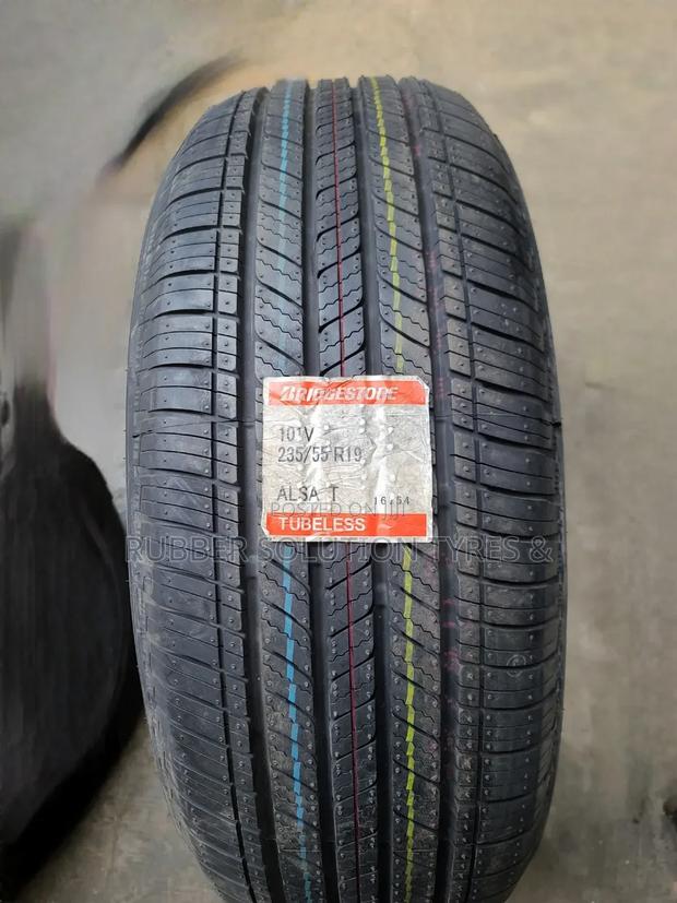 235v/55 R19 Bridgestone Tyres 101 V - thumbnail 2