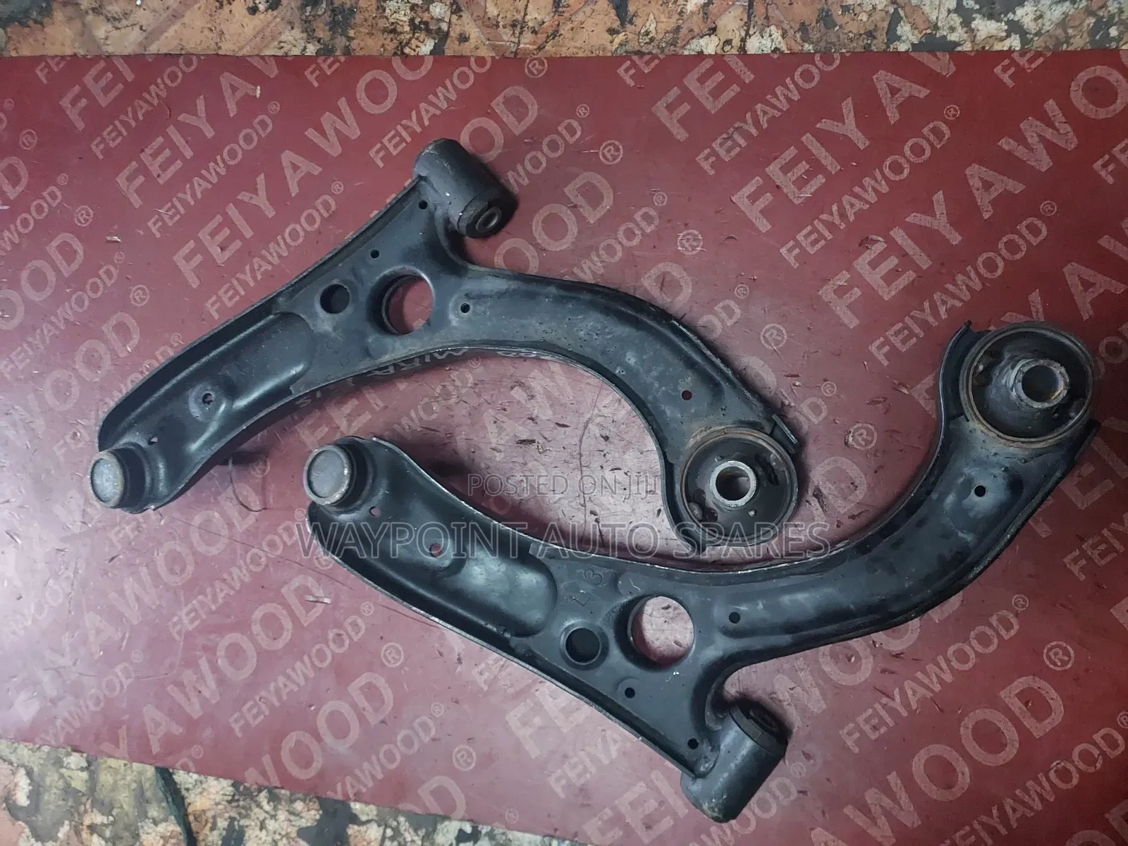 Front Arm Daihatsu Mira E5