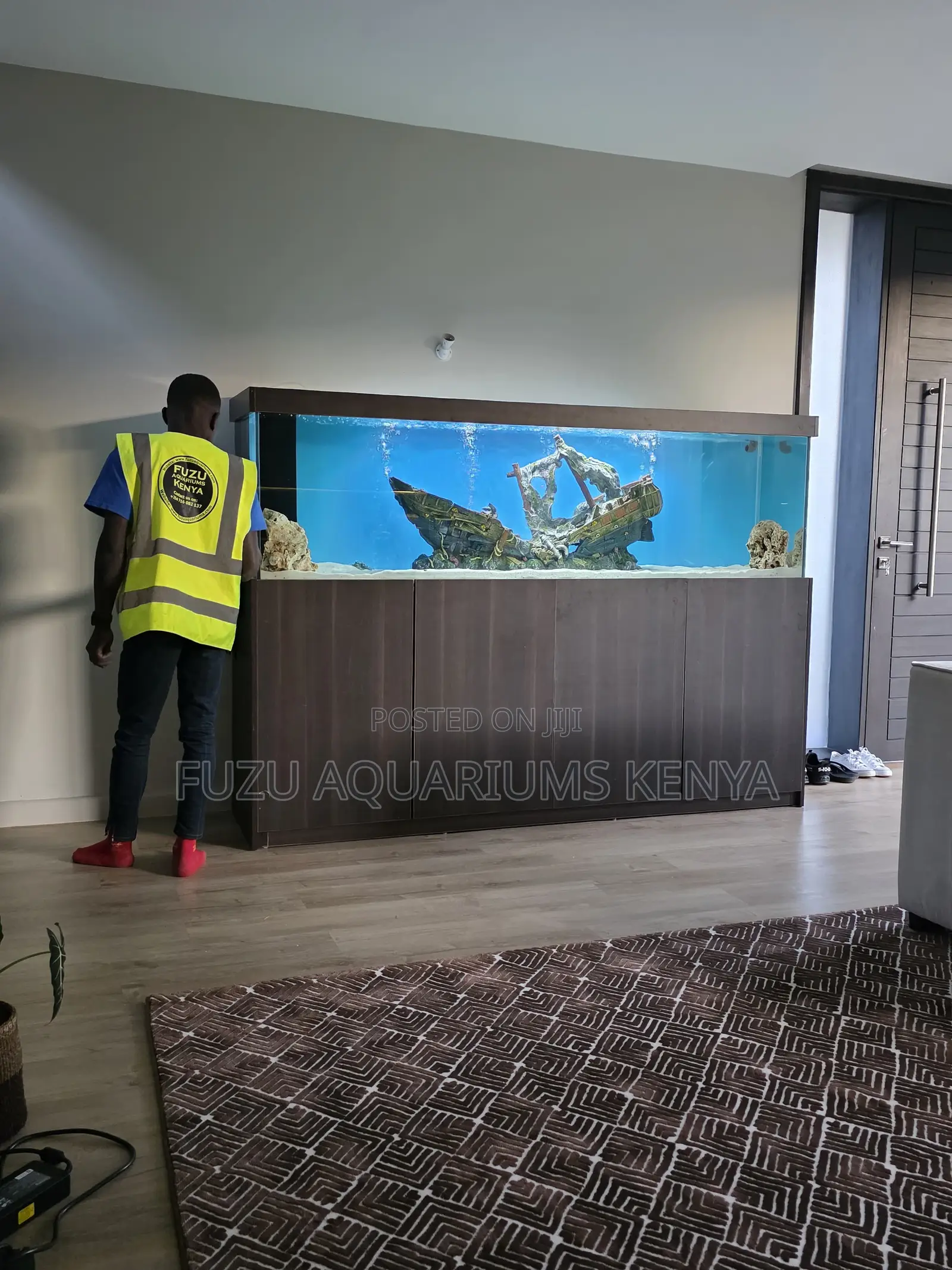 Luxury Aquarium With Cabinet for Modern Homes