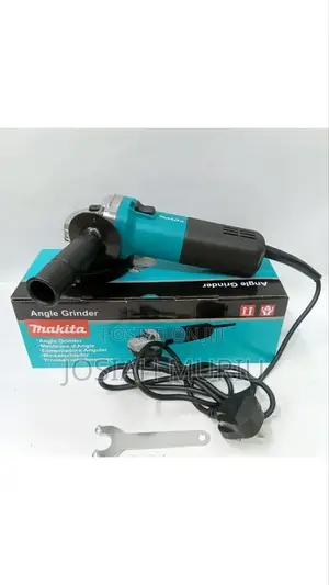 Makita 4.5′′ Heavy-Duty Angle Grinder for Cutting Grinding