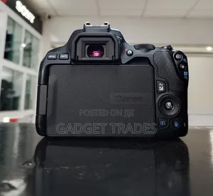 Canon Eos 250d Camera With Ef-S 18-55 Mm F/3.5-5.6 Iii