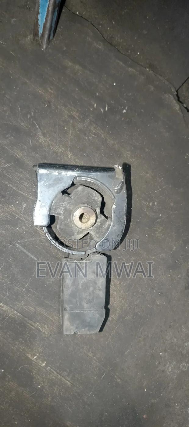 Toyota Fielder Gearbox Mounting - thumbnail 3