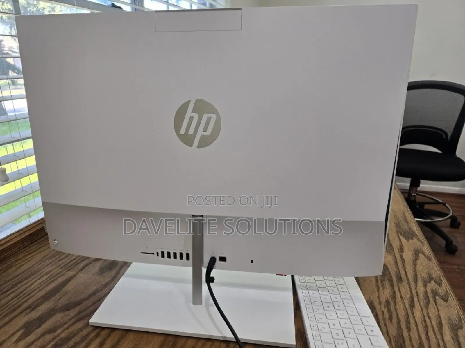 New Desktop Computer HP Pavilion 27 8GB Intel Core I5 SSD 256GB