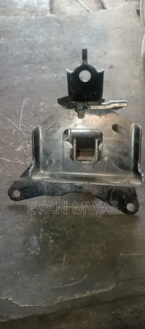 Toyota Ractis Gearbox Mounting