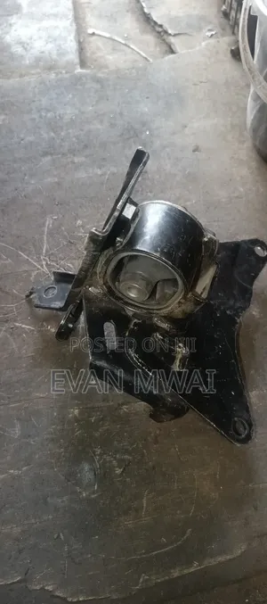 Toyota Ractis Gearbox Mounting