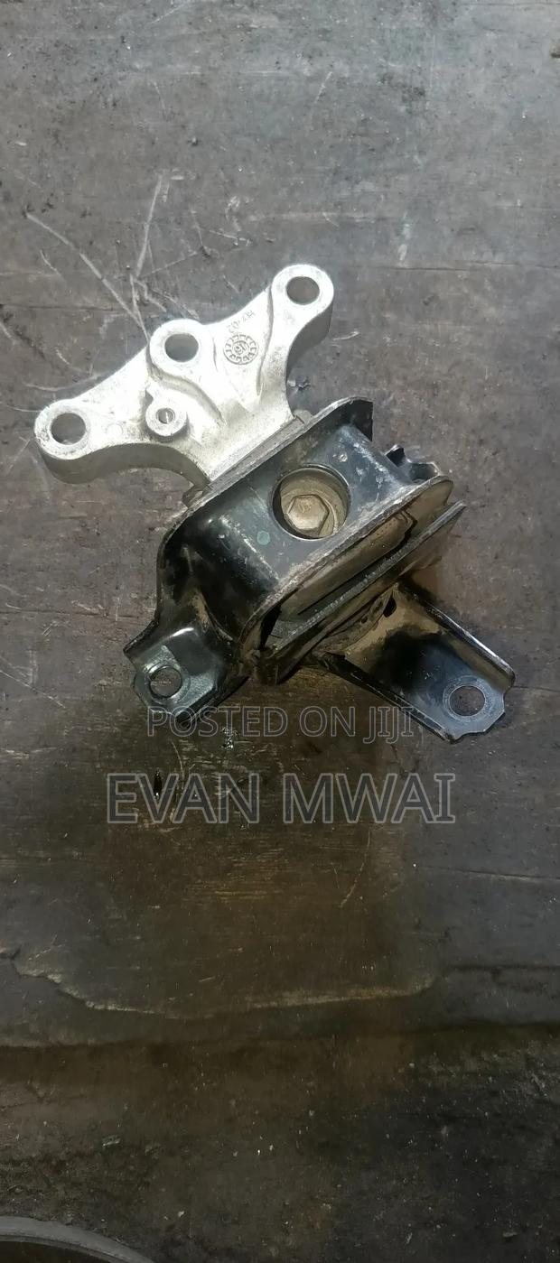 Daihatsu Mira Engine Mounting